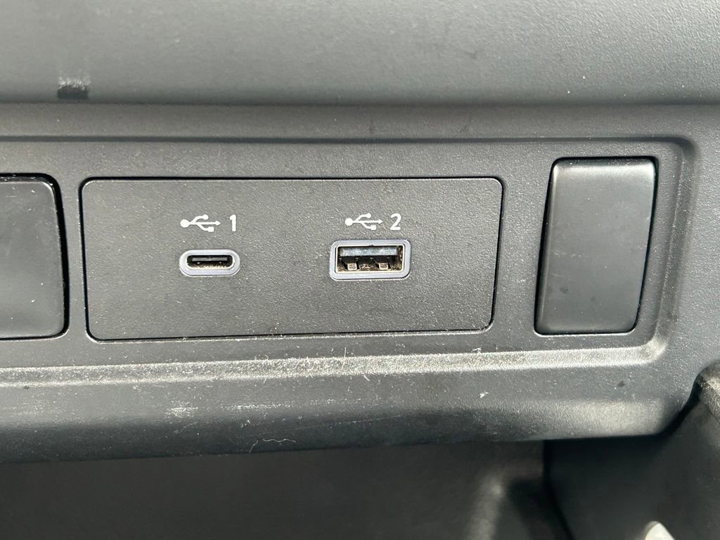 Used 2024 Nissan Frontier SV image 25