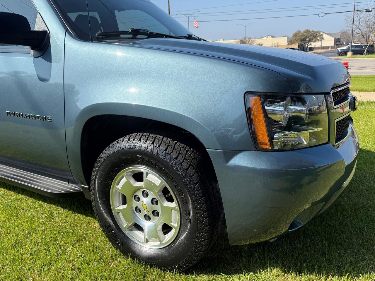 Used 2010 Chevrolet Avalanche LT RWD image 31