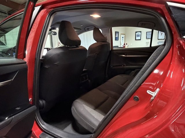 Used 2025 Toyota Camry SE image 10