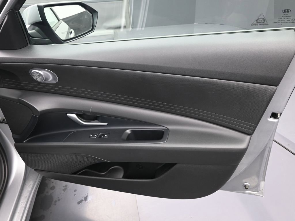 Used 2023 Hyundai Elantra SEL w/ Preferred Accessory Package FWD image 19