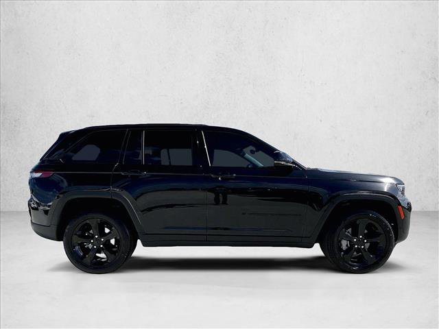 Used 2024 Jeep Grand Cherokee Limited w/ Black Appearance Package image 5