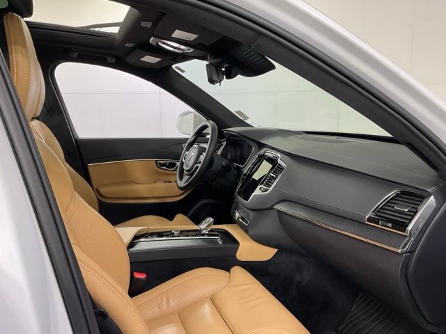 Certified 2025 Volvo XC90 T8 Ultra w/ Protection Package AWD/4WD image 32