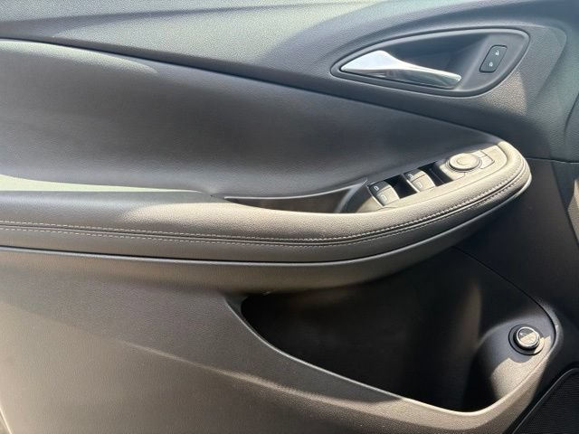 Used 2023 Buick Encore GX Select w/ Sport Touring Package FWD image 28