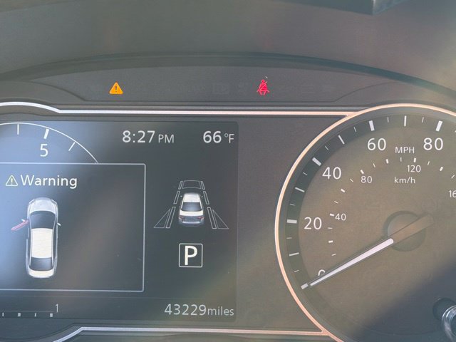 Used 2025 Nissan Versa SR w/ Trunk Package FWD image 30
