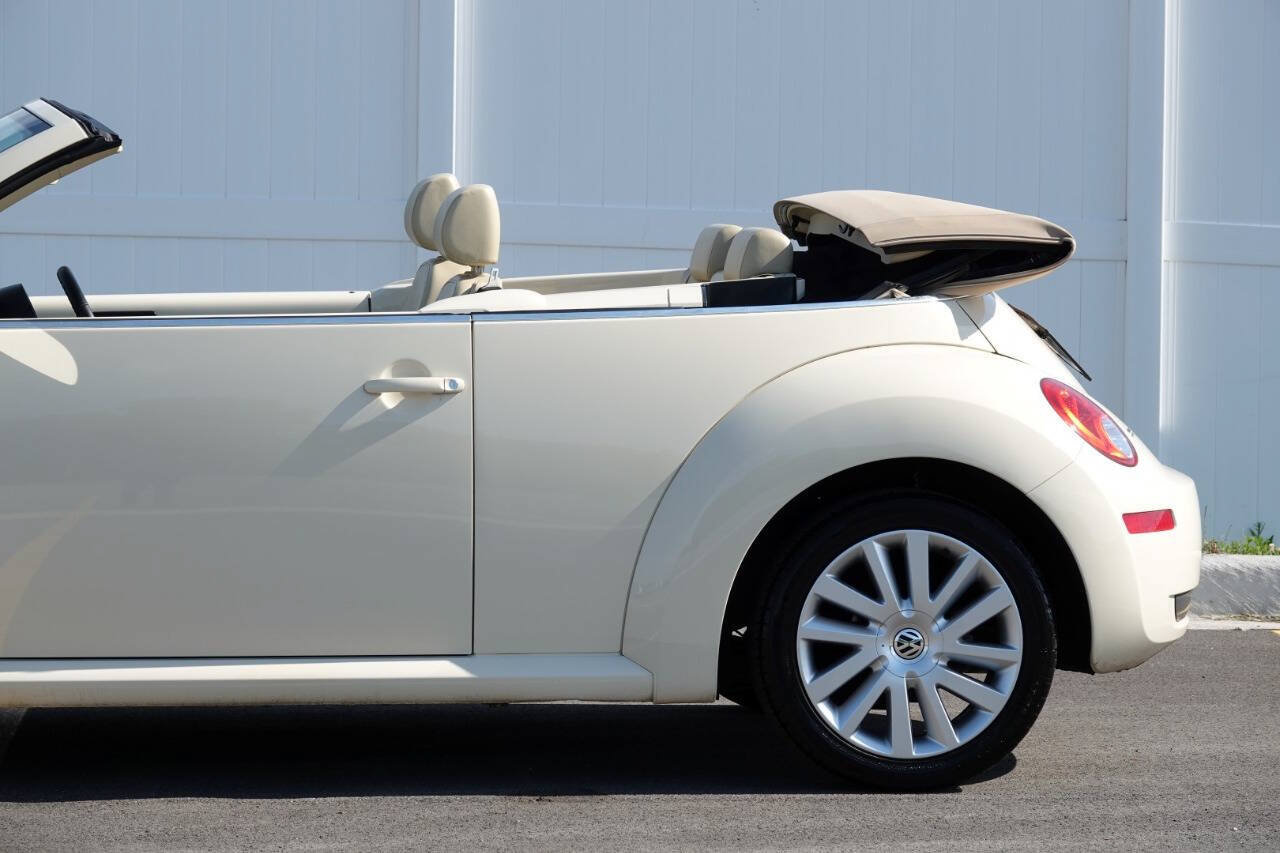 Used 2008 Volkswagen Beetle SE FWD image 11