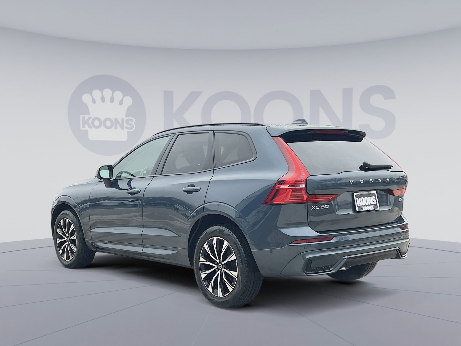 Certified 2023 Volvo XC60 B5 Plus image 4