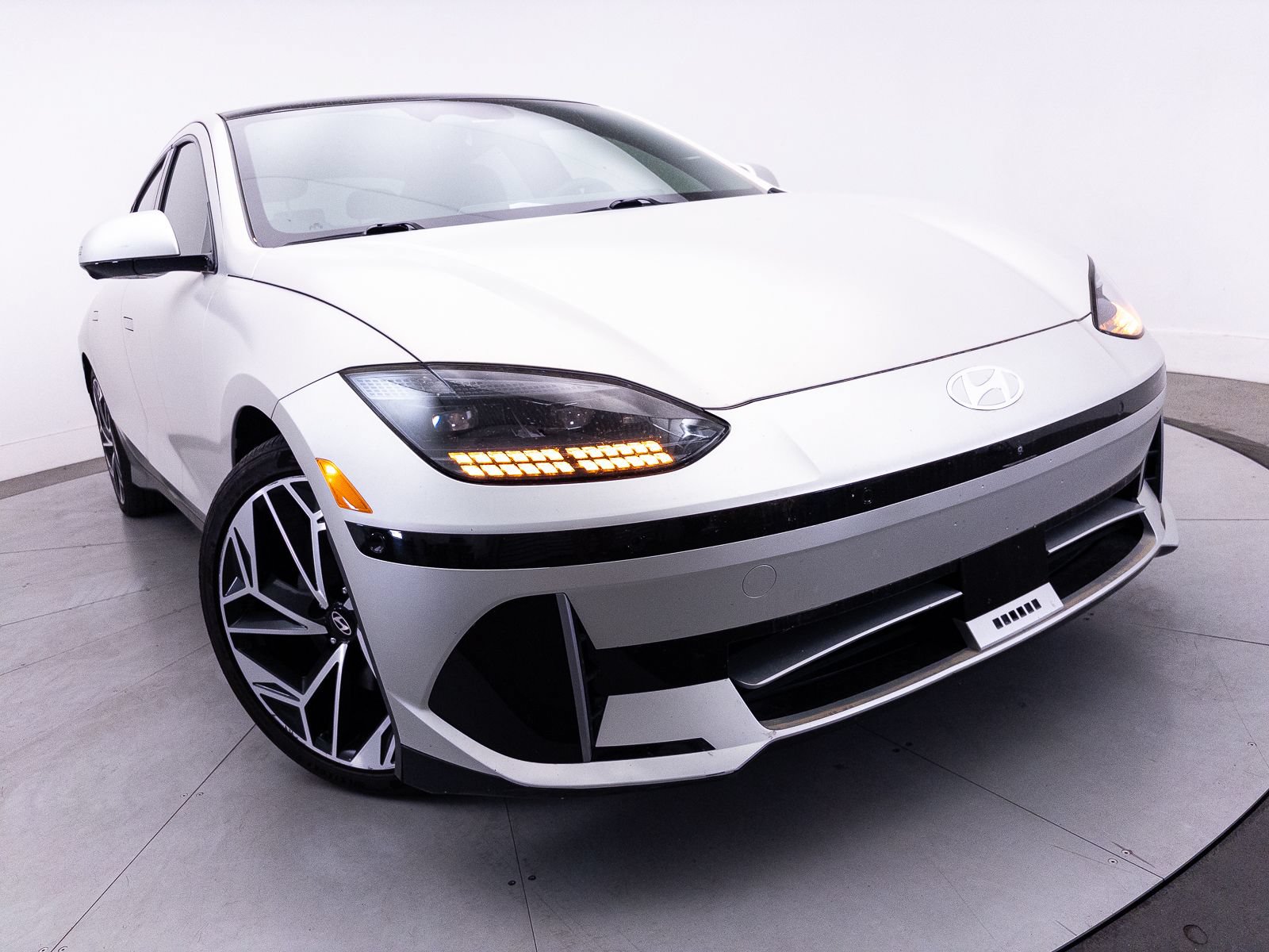 Used 2023 Hyundai Ioniq 6 Limited RWD image 10