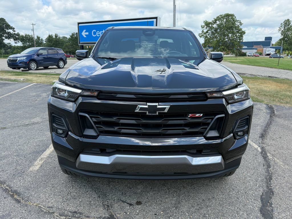 Certified 2025 Chevrolet Colorado Z71 w/ Midnight Edition AWD/4WD image 11
