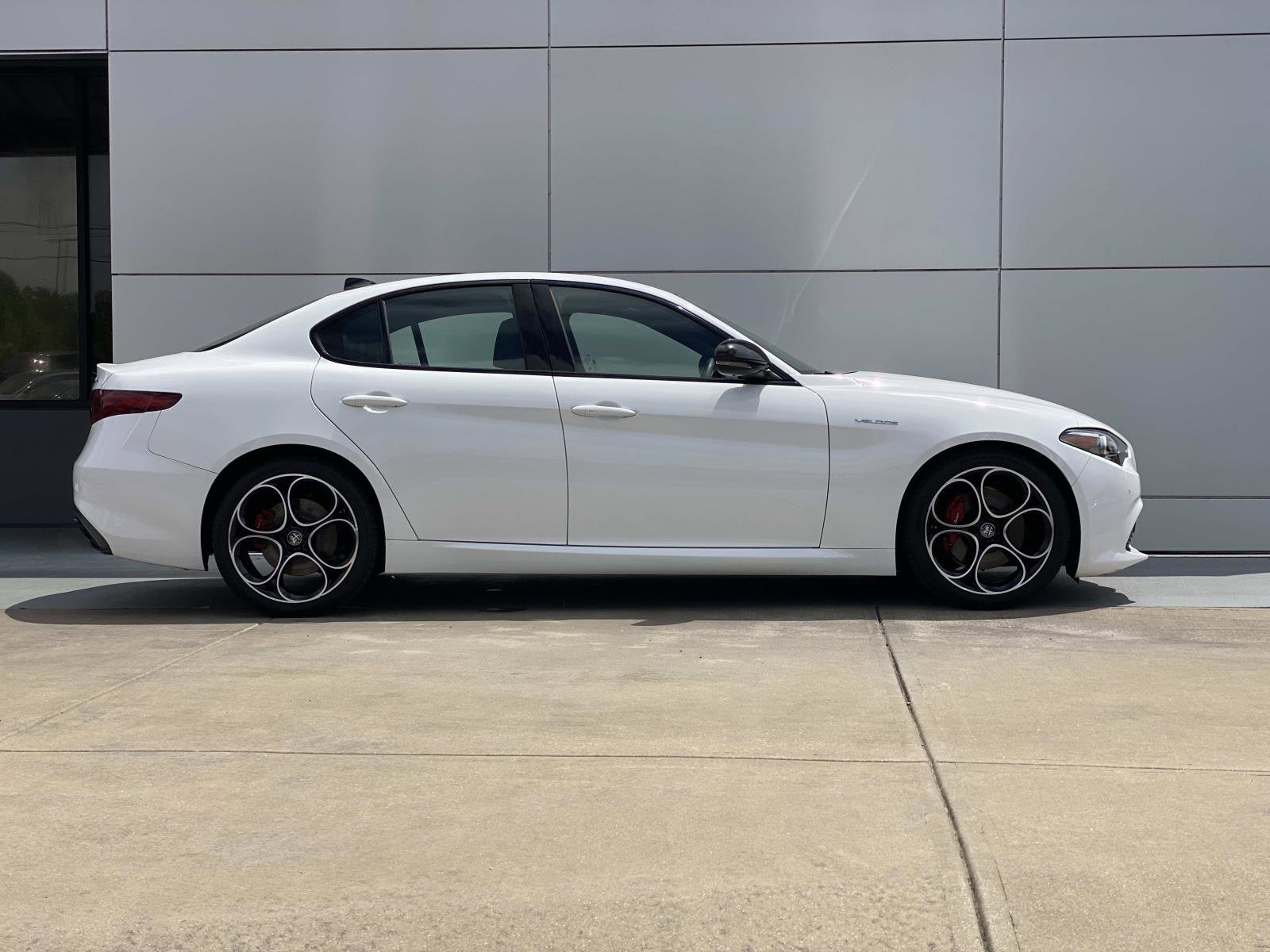 Used 2022 Alfa Romeo Giulia Veloce RWD image 4