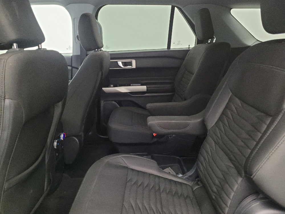 Used 2021 Ford Explorer XLT image 18