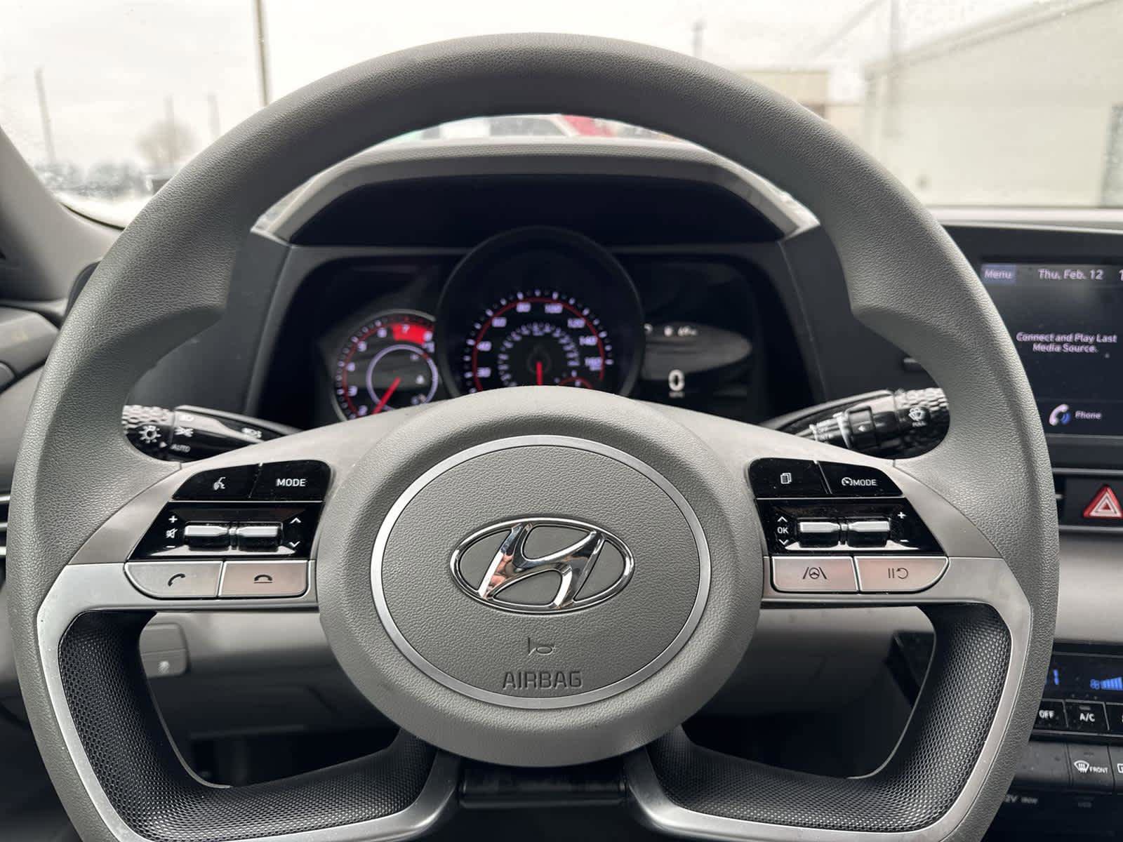 Used 2022 Hyundai Elantra SEL FWD image 17