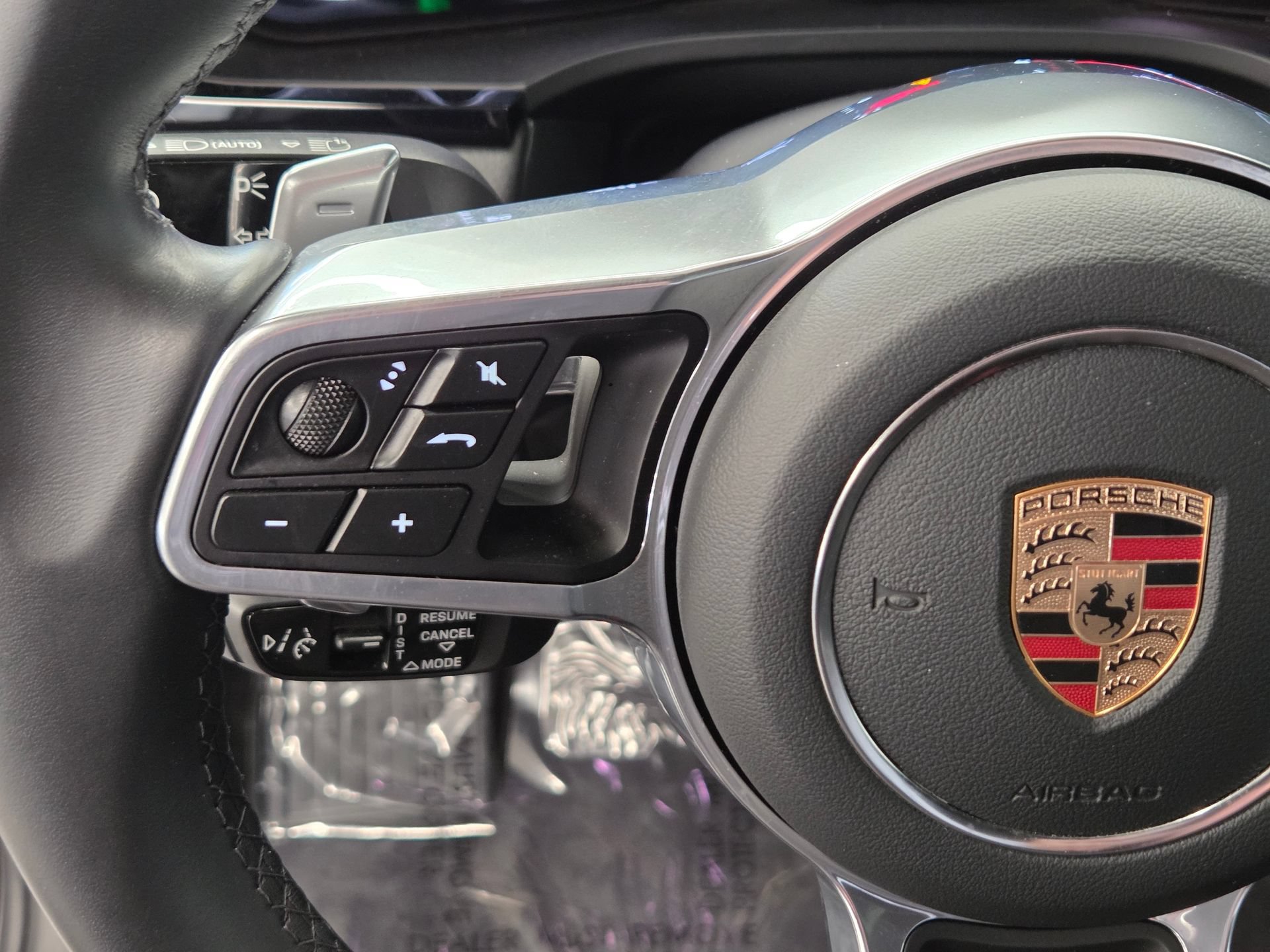Certified 2023 Porsche Cayenne Coupe AWD/4WD image 18