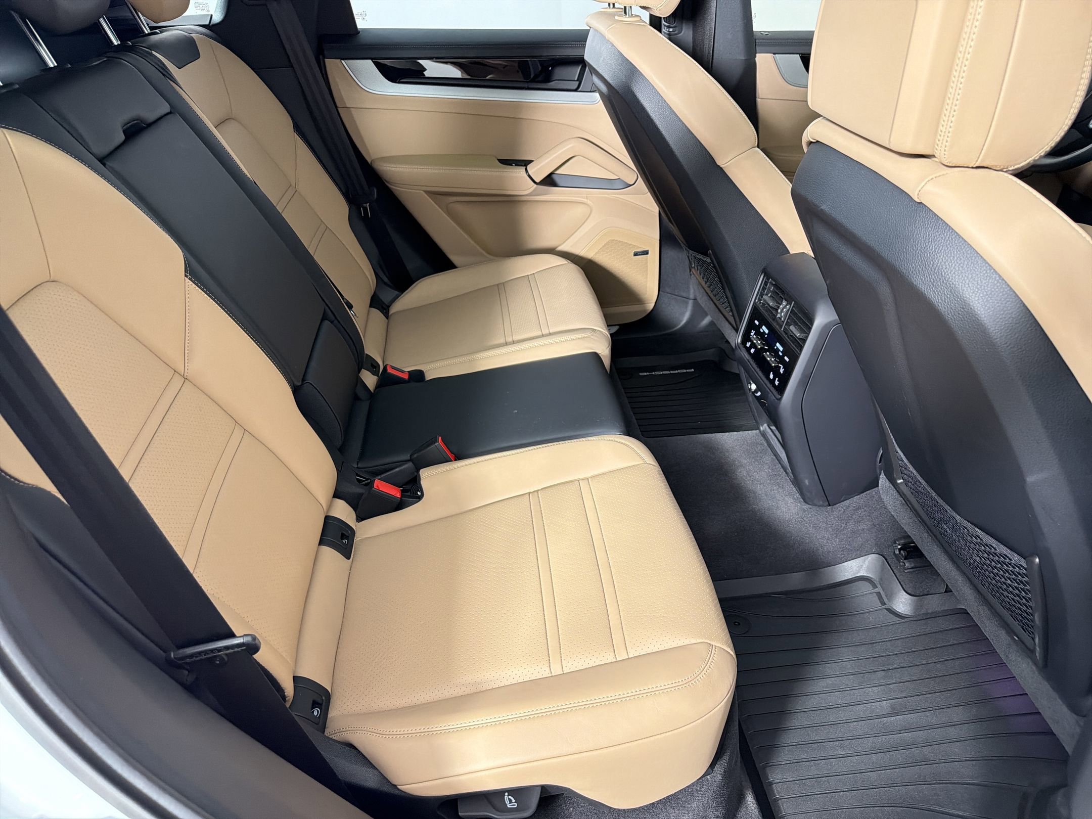 Certified 2024 Porsche Cayenne S AWD/4WD image 29