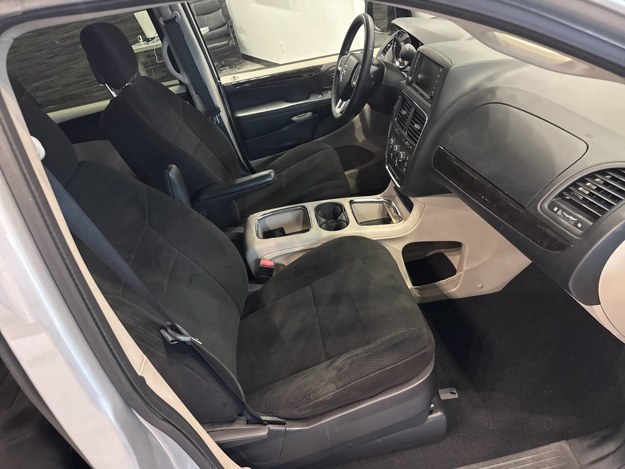 Used 2012 Dodge Grand Caravan SXT w/ UConnect Hands-Free Group image 14