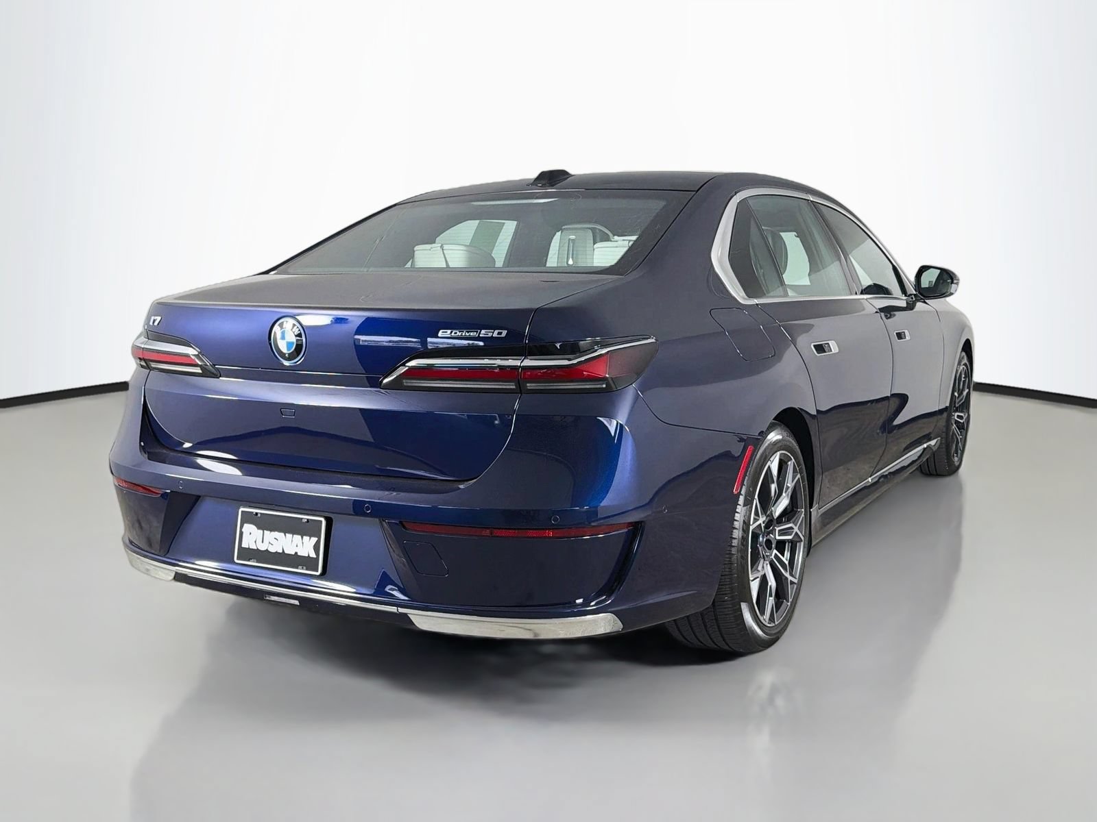 Certified 2024 BMW i7 eDrive50 w/ Executive Package RWD image 7