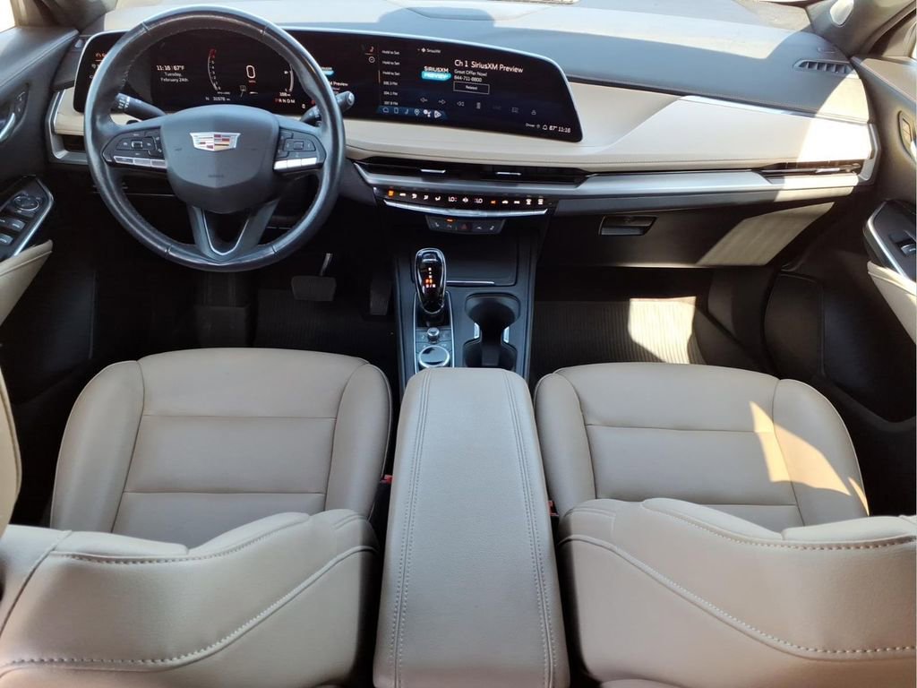 Used 2024 Cadillac XT4 Luxury w/ Cold Weather Package image 19