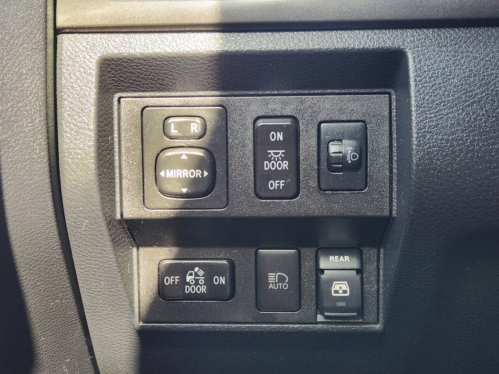Used 2019 Toyota Tundra SR5 w/ SR5 Upgrade Package RWD image 25
