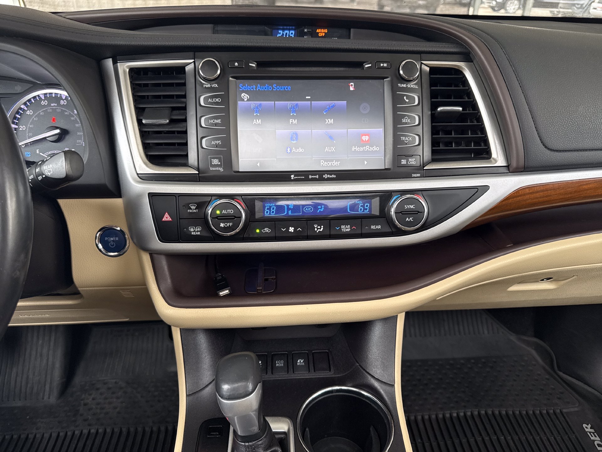 Used 2019 Toyota Highlander Limited Platinum AWD/4WD image 12