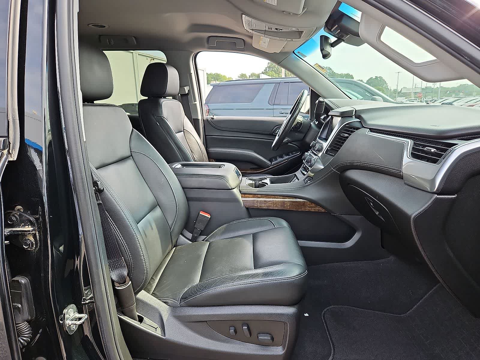 Used 2020 Chevrolet Tahoe LT w/ RST Edition AWD/4WD image 33