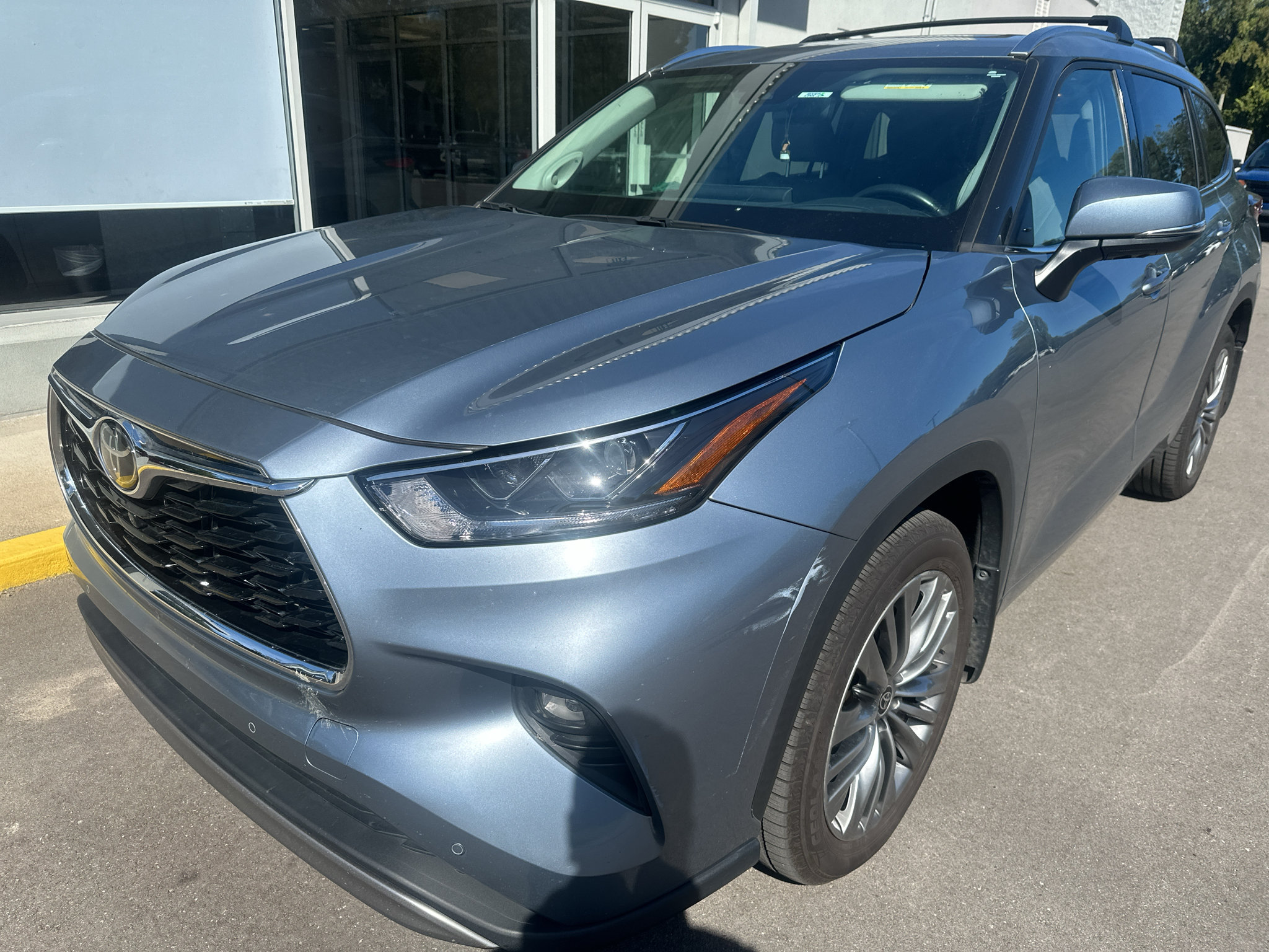 Used 2021 Toyota Highlander Platinum AWD/4WD image 4