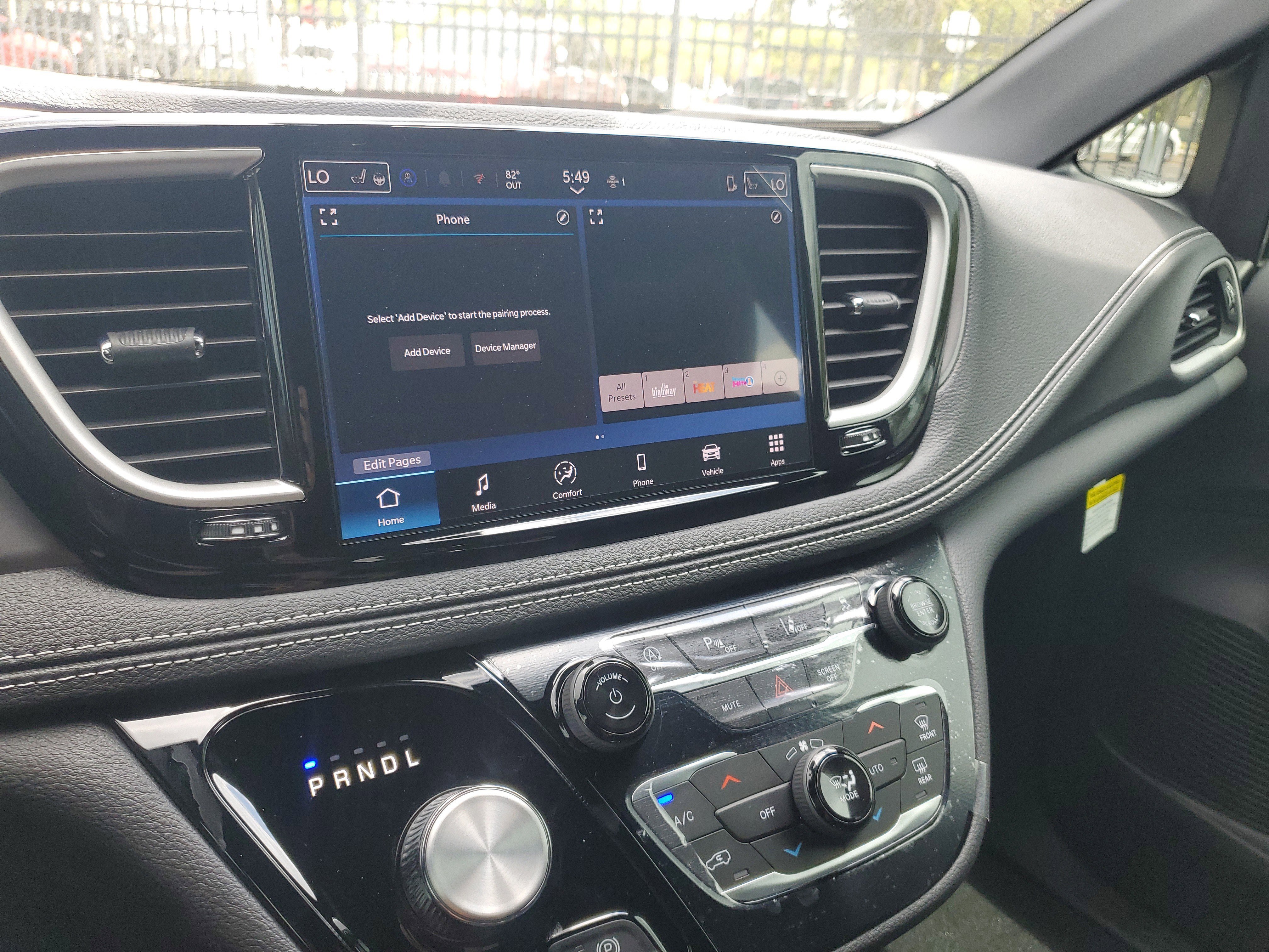 New 2026 Chrysler Pacifica Select image 18