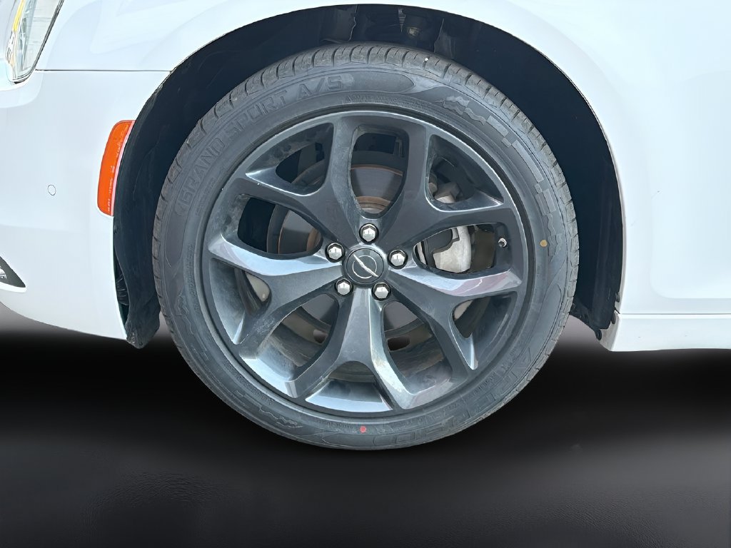 Used 2023 Chrysler 300 S RWD image 33