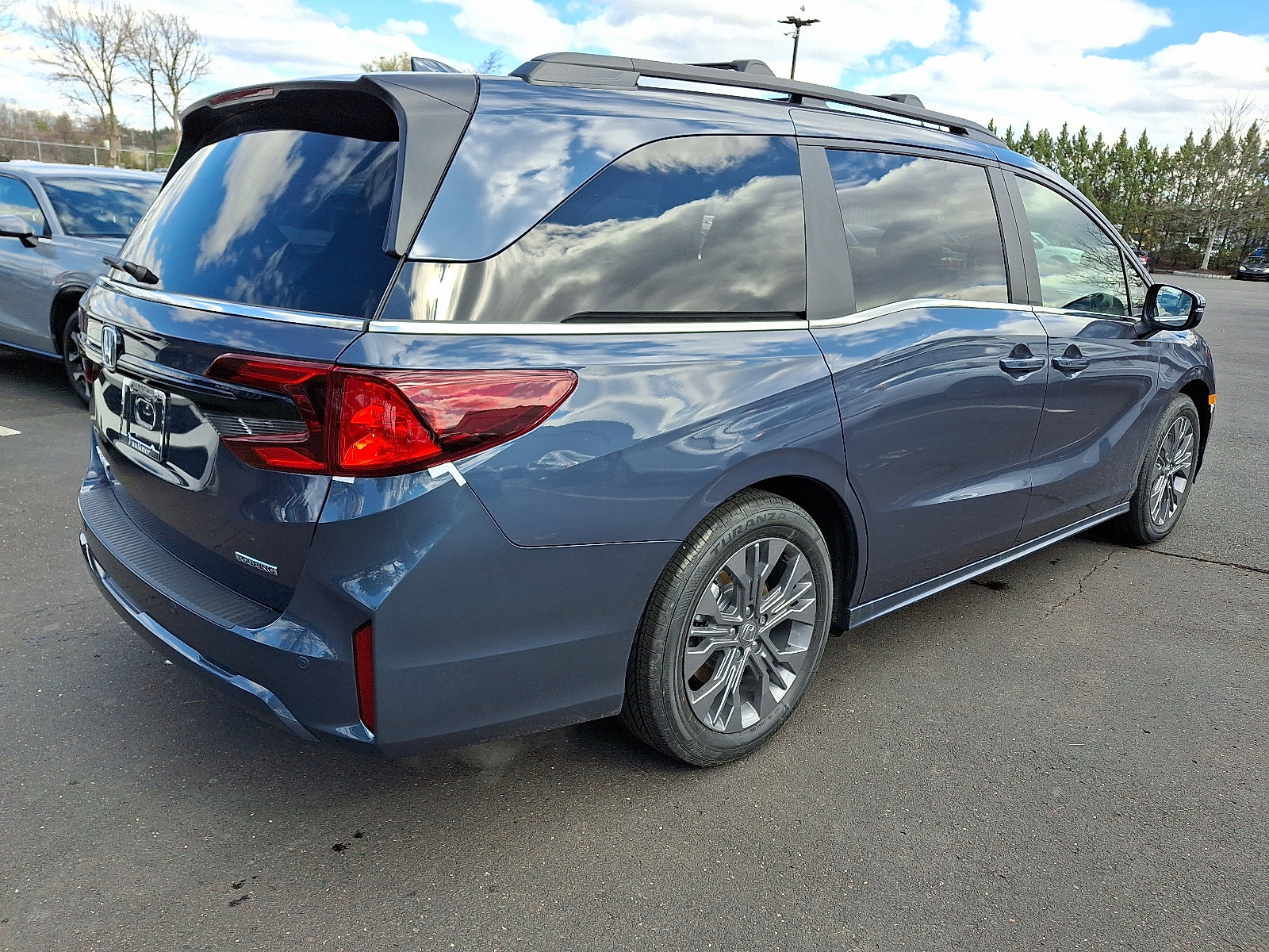 New 2026 Honda Odyssey Touring image 4