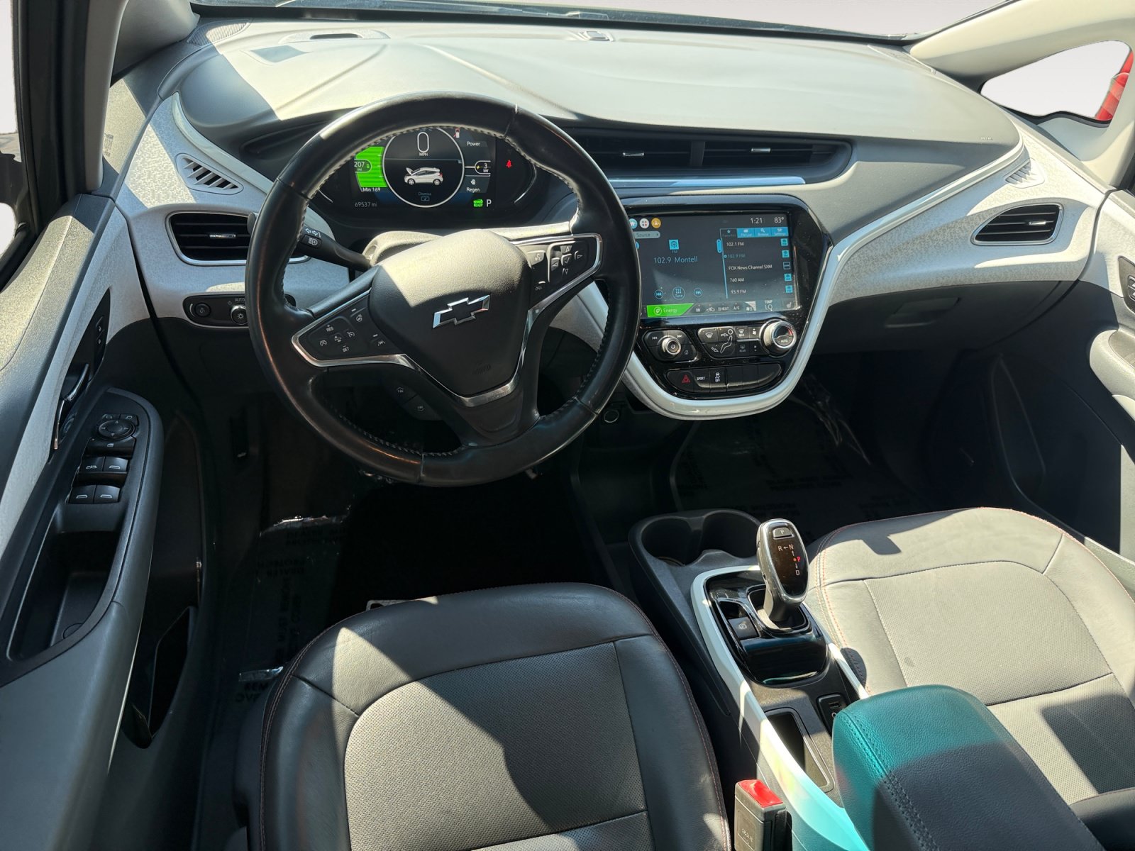 Used 2020 Chevrolet Bolt Premier w/ Infotainment Package FWD image 15