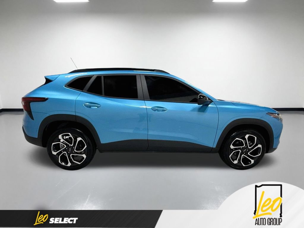 Used 2025 Chevrolet Trax RS w/ Sunroof Package FWD image 6