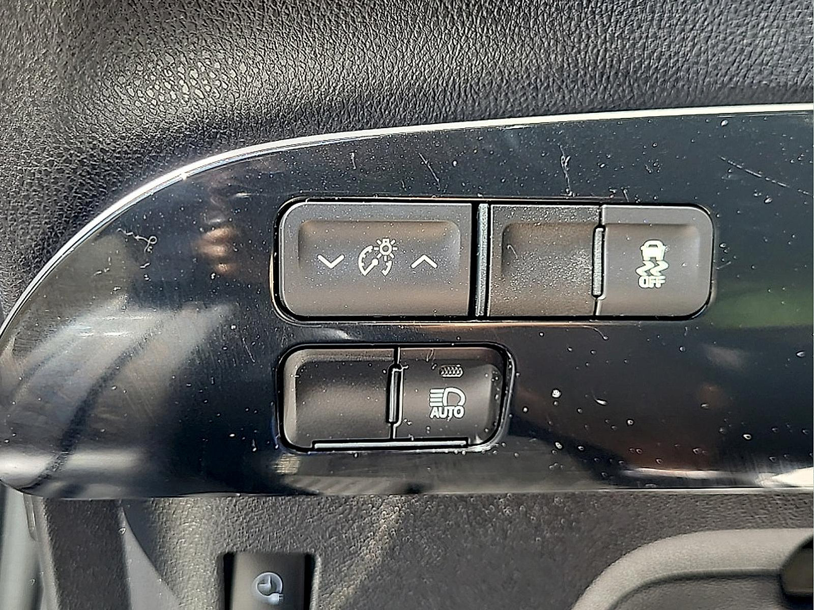 Used 2020 Toyota Prius Prime LE FWD image 21
