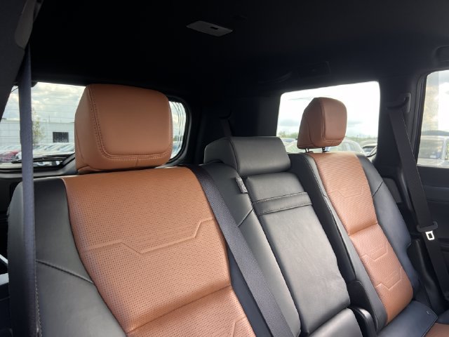 Used 2024 Lexus GX 550 w/ Accessory Package (31) AWD/4WD image 30