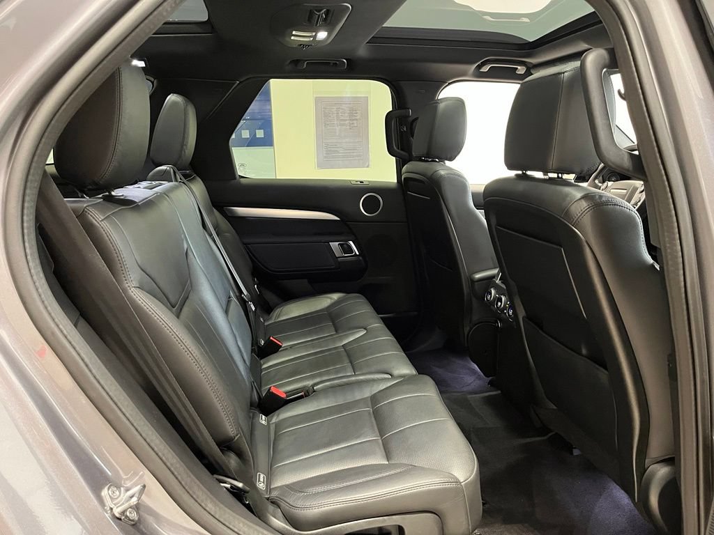 Used 2020 Land Rover Discovery Landmark AWD/4WD image 29