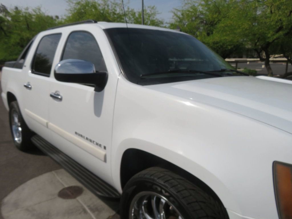 Used 2008 Chevrolet Avalanche LTZ w/ LTZ Preferred Equipment Group image 9