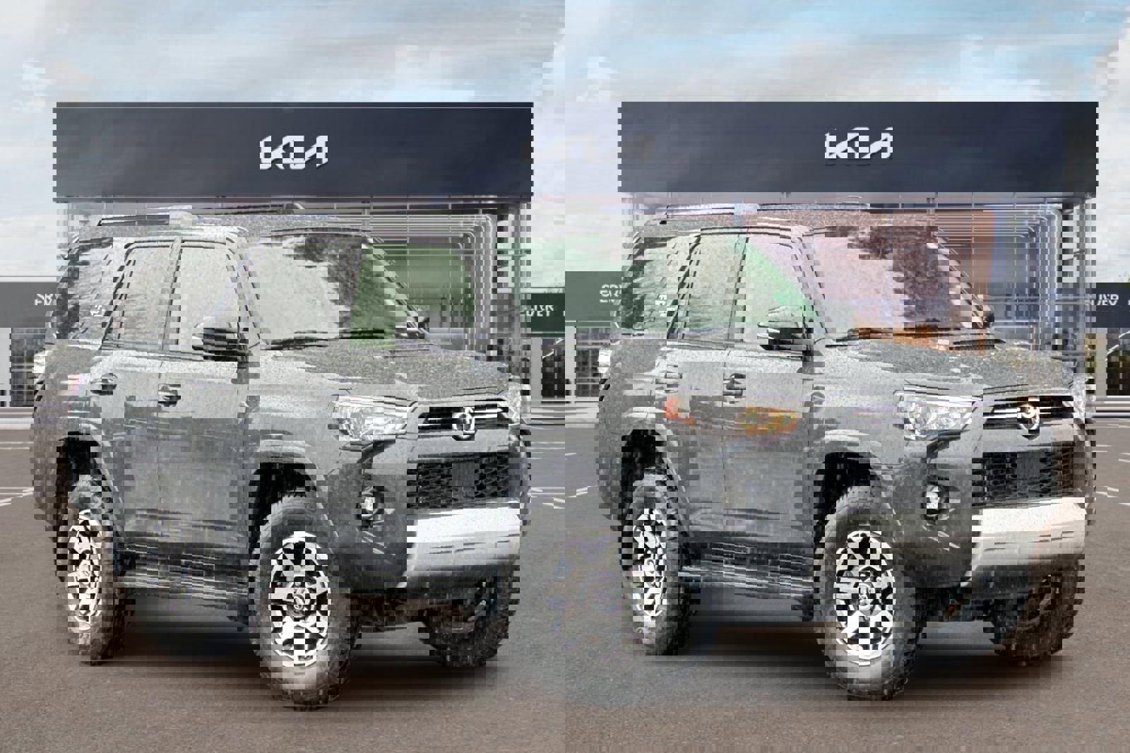 Used 2024 Toyota 4Runner TRD Off-Road Premium image 2