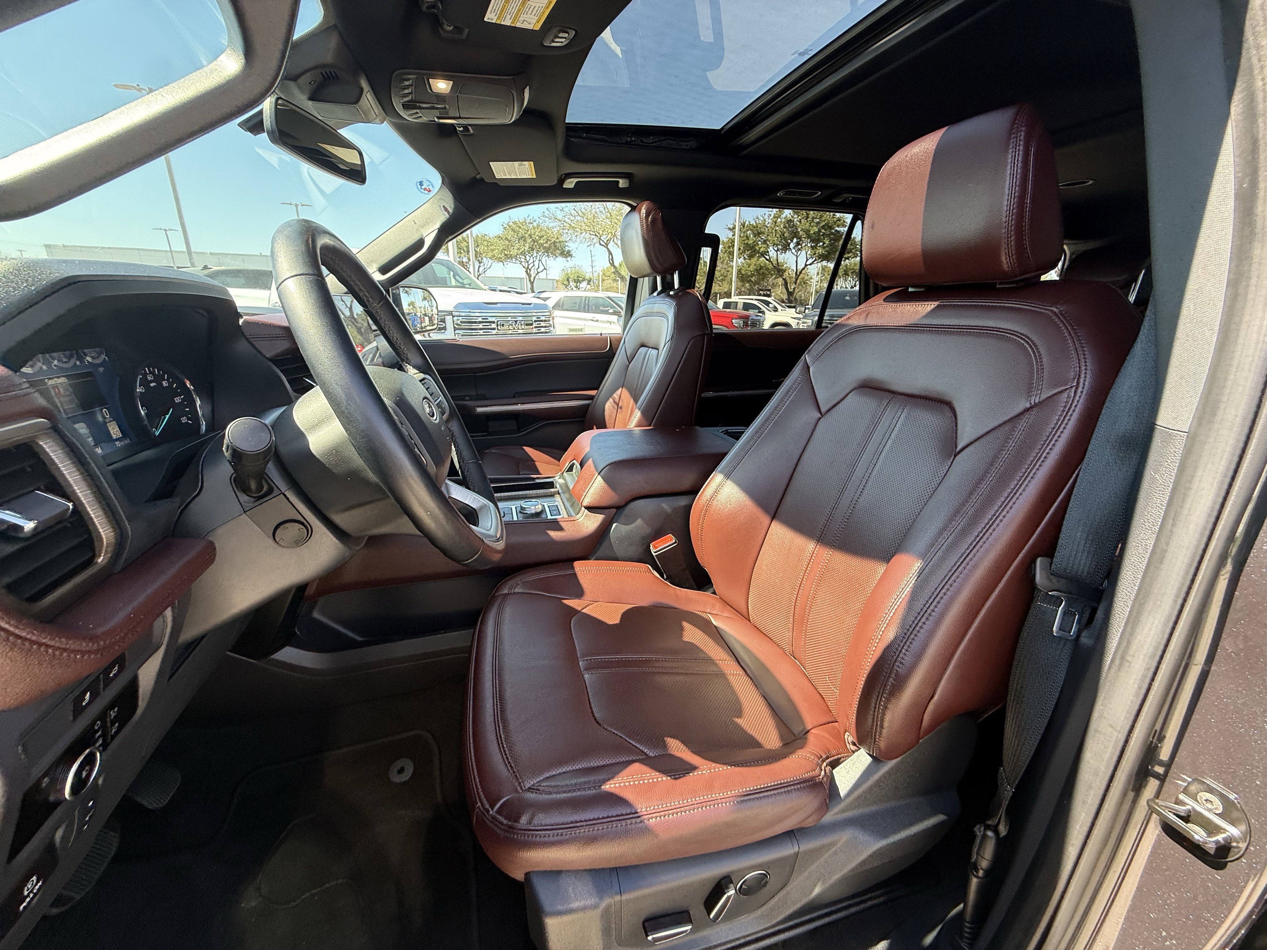 Used 2024 Ford Expedition Limited image 29