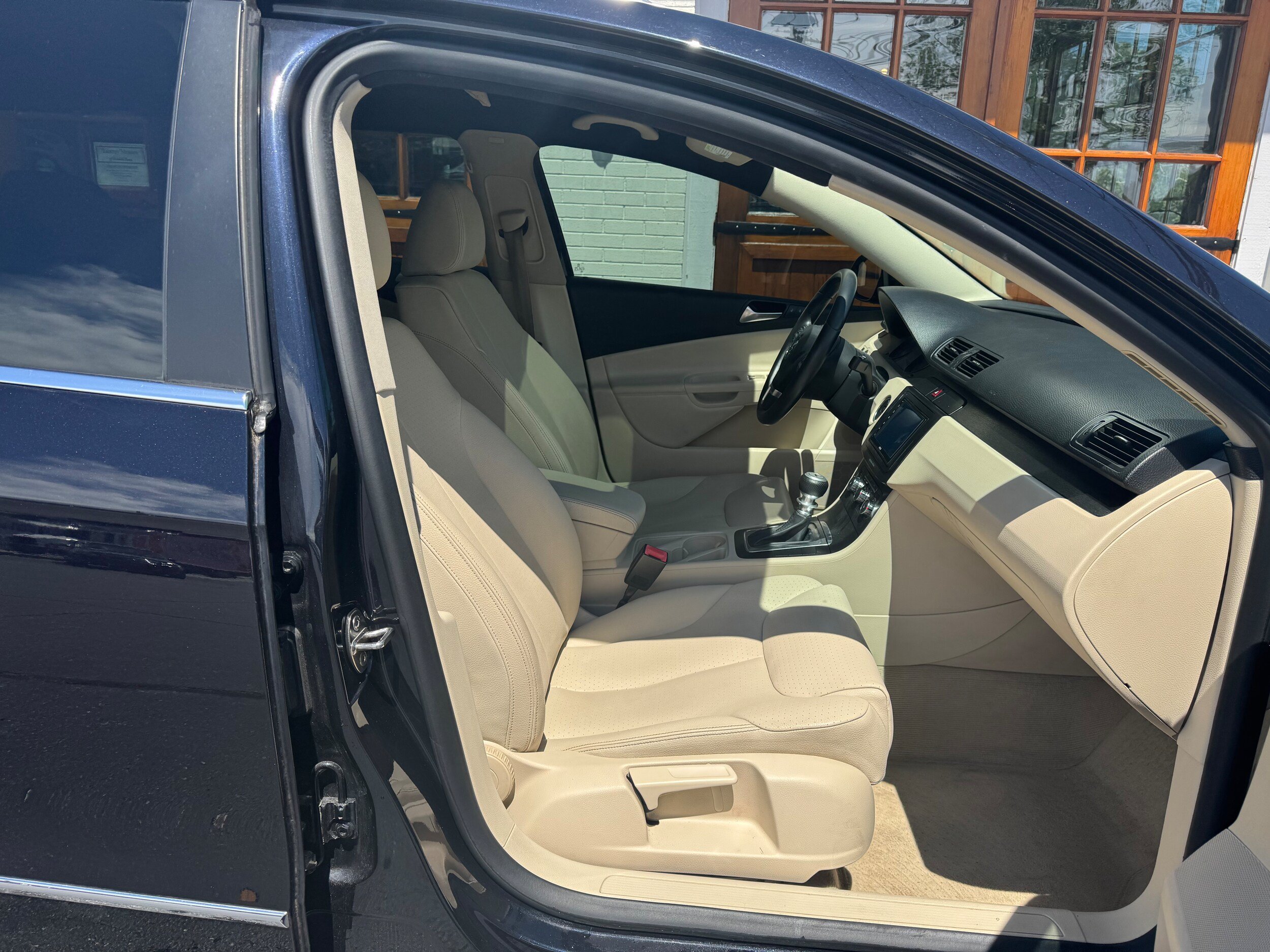 Used 2010 Volkswagen Passat Komfort FWD image 23