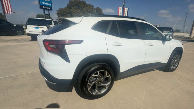 Certified 2026 Chevrolet Trax LT FWD image 8