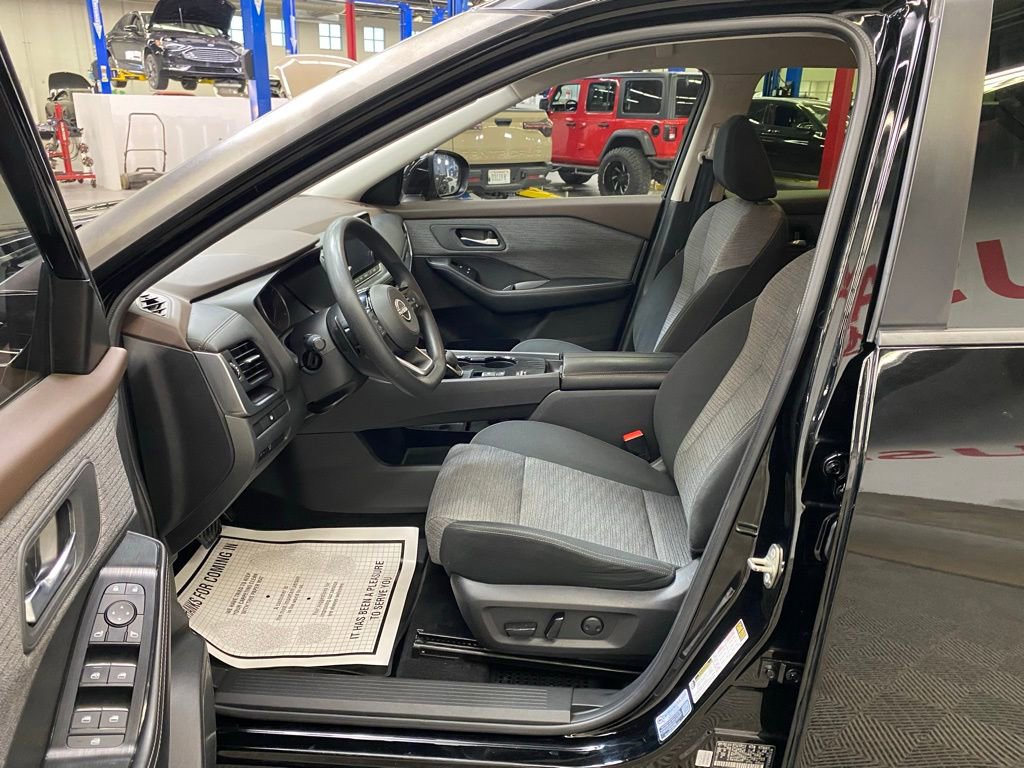 Used 2023 Nissan Rogue SV image 21