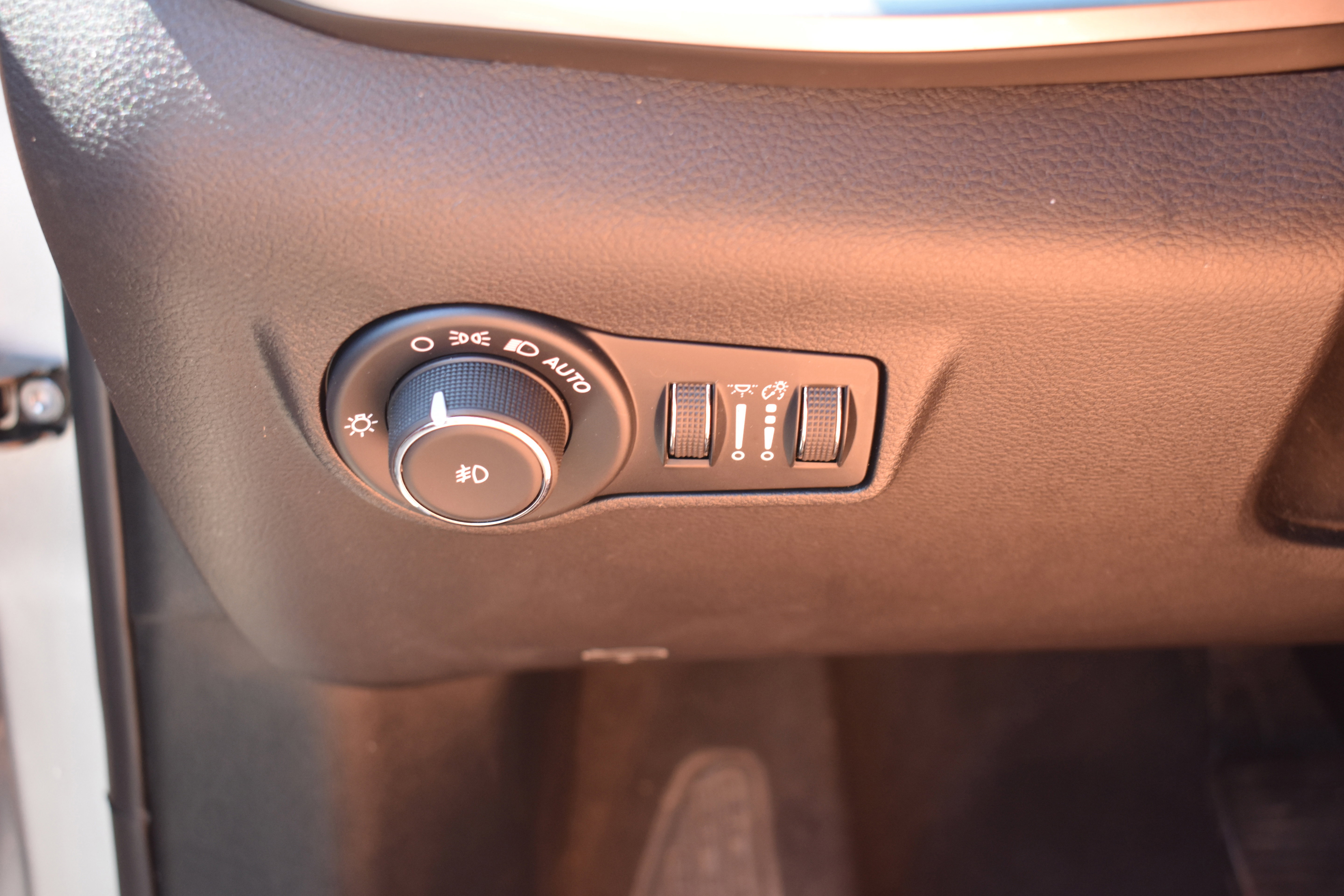 Used 2025 Jeep Compass Limited w/ Elite Group image 16