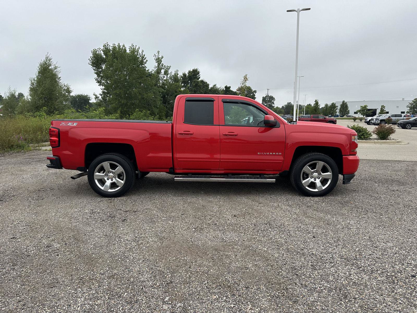 Used 2017 Chevrolet Silverado 1500 LT AWD/4WD image 43