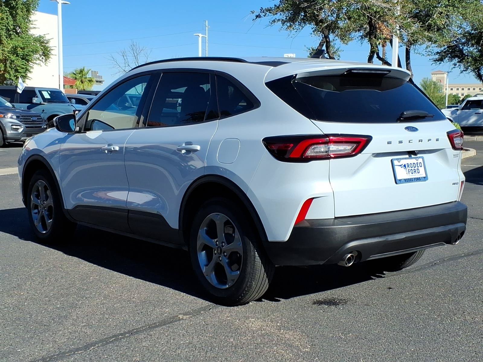 Certified 2025 Ford Escape ST-Line Select AWD/4WD image 3
