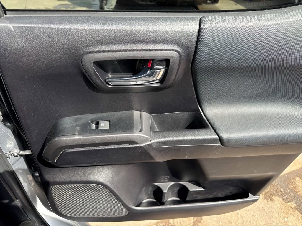 Used 2019 Toyota Tacoma TRD Off-Road w/ Technology Package AWD/4WD image 33