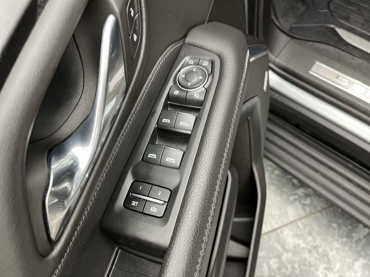 Certified 2023 GMC Yukon XL Denali AWD/4WD image 9