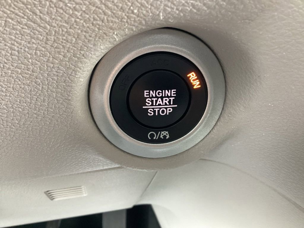 Used 2024 Chrysler Pacifica Touring-L image 25