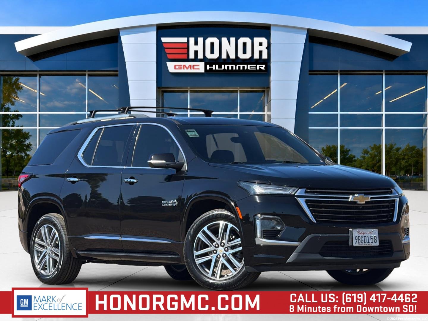 Used 2022 Chevrolet Traverse High Country w/ LPO, 'HIT The Road' Package FWD image 1