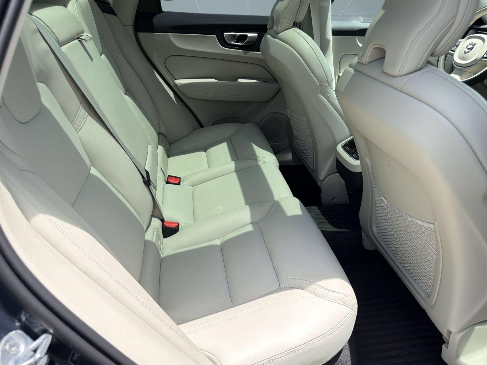 Certified 2024 Volvo XC60 B5 Ultimate w/ Protection Package Premier AWD/4WD image 29