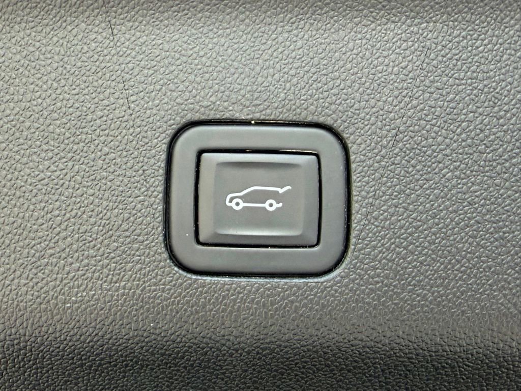 Used 2024 GMC Yukon Denali Ultimate AWD/4WD image 32