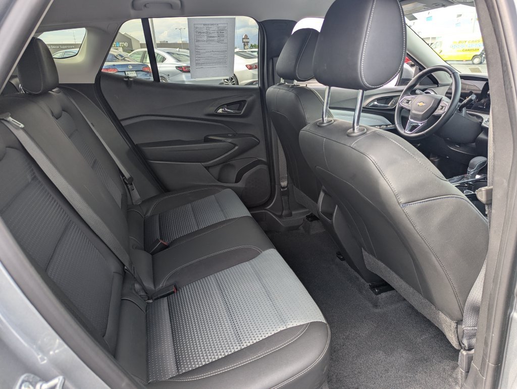 Used 2025 Chevrolet Trax LT w/ Driver Confidence Package FWD image 30
