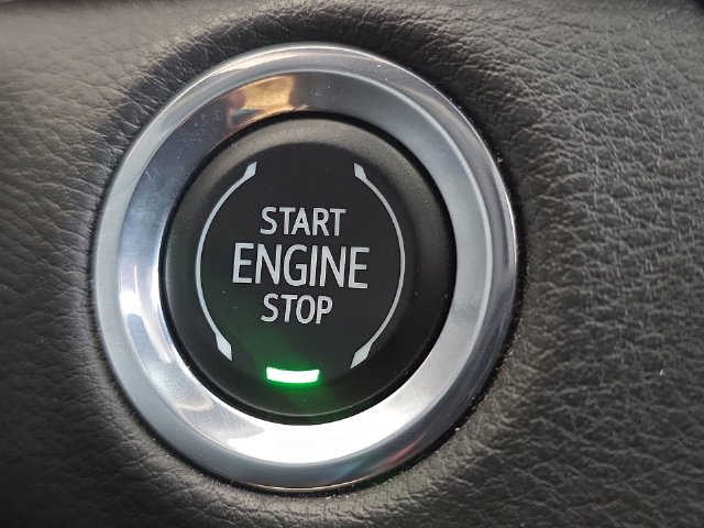 Certified 2024 Cadillac XT4 Premium Luxury w/ Technology Package FWD image 17