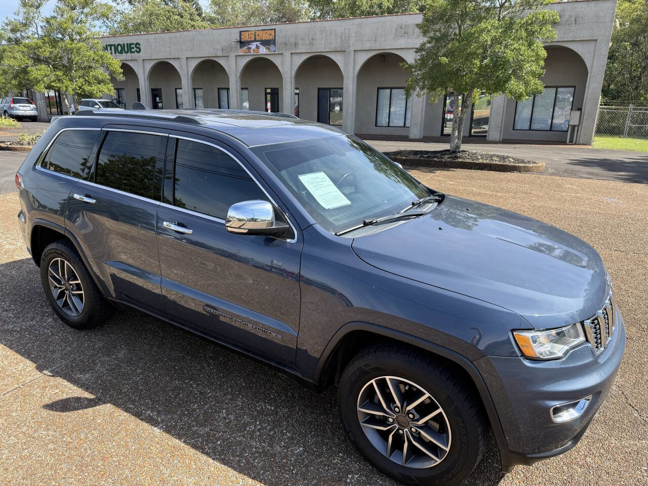 Used 2020 Jeep Grand Cherokee Limited image 3